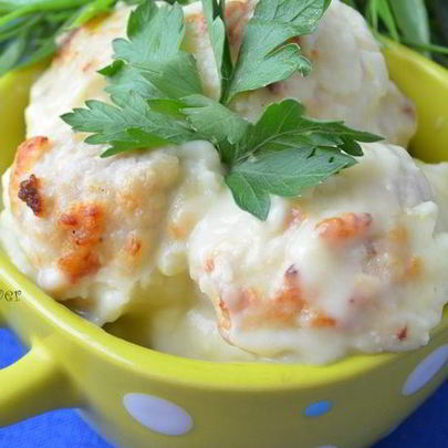 Фрикадельки из свинины по-шведски в молочном соусе