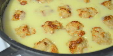 фрикадельки из свинины по-шведски в молочном соусе