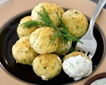 Фрикадельки из трески с йогуртовым соусом