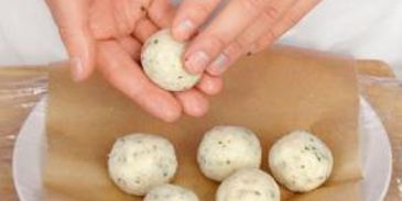 фрикадельки из трески с йогуртовым соусом