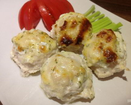 Фрикадельки под соусом в духовке