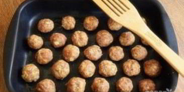 фрикадельки под томатно-сырным соусом