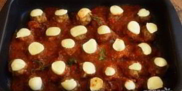 фрикадельки под томатно-сырным соусом