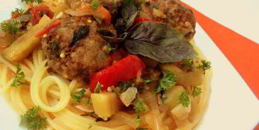 фрикадельки с базиликом и овощами