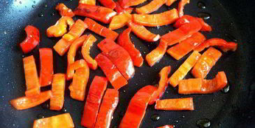 фрикадельки с базиликом и овощами