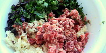 фрикадельки с базиликом и овощами