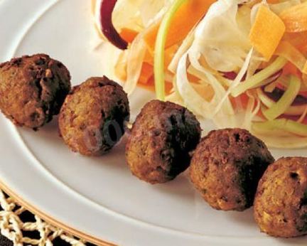 Фрикадельки с фенхелем и салатом из радиккио