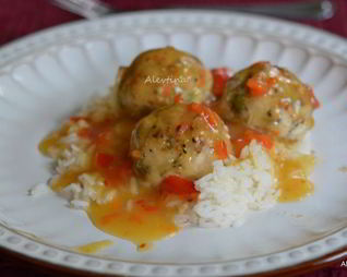 Фрикадельки с фисташками из индюшатины под апельсиновым соусом