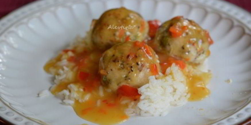 Рецепт фрикаделек с фисташками из индюшатины под апельсиновым соусом