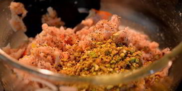 фрикадельки с фисташками из индюшатины под апельсиновым соусом