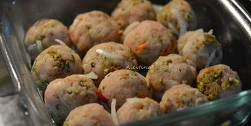 фрикадельки с фисташками из индюшатины под апельсиновым соусом