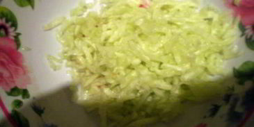 фрикадельки с цедрой лимона и огуречным соусом