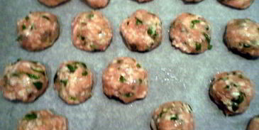 фрикадельки с цедрой лимона и огуречным соусом