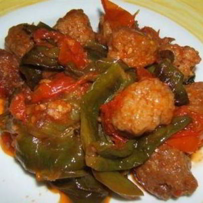 Фрикадельки с зелеными перчиками