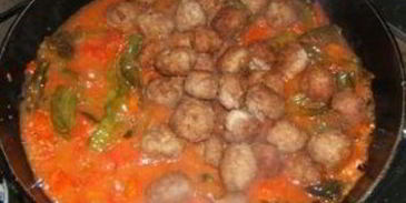 фрикадельки с зелеными перчиками