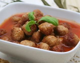 Фрикадельки в луково-морковном соусе по-мадридски