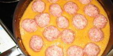 фрикадельки в луковом соусе