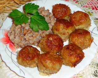 Фрикадельки в сметанном соусе в духовке