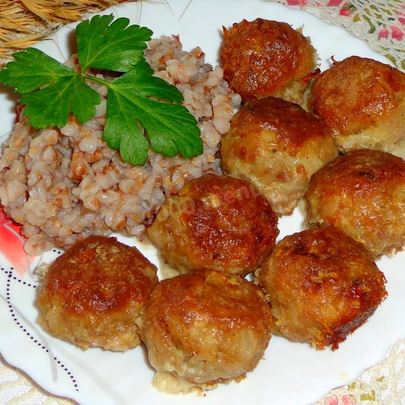 Фрикадельки в сметанном соусе в духовке