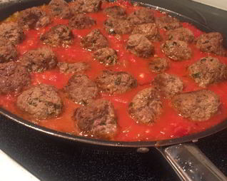 Фрикадельки в соусе из помидоров