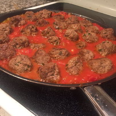 Фрикадельки в соусе из помидоров