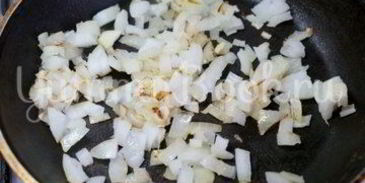 картофель с грибами и фрикадельками в горшочках