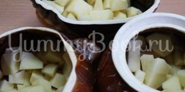 картофель с грибами и фрикадельками в горшочках