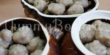 картофель с грибами и фрикадельками в горшочках