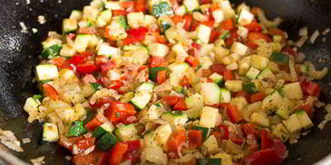 паста с фрикадельками и овощами