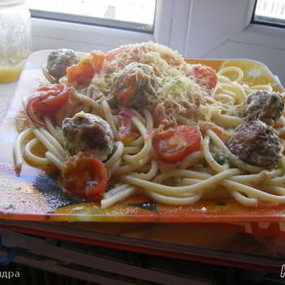 Паста с фрикадельками в сливочно-томатном соусе