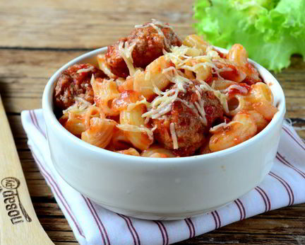 Паста в томате с фрикадельками