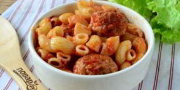 паста в томате с фрикадельками