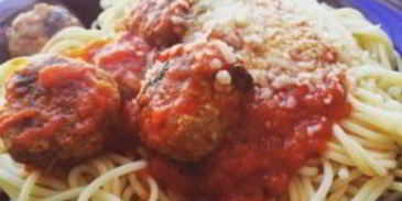 спагетти с фрикадельками в томатном соусе