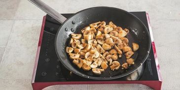 стромболи с фрикадельками