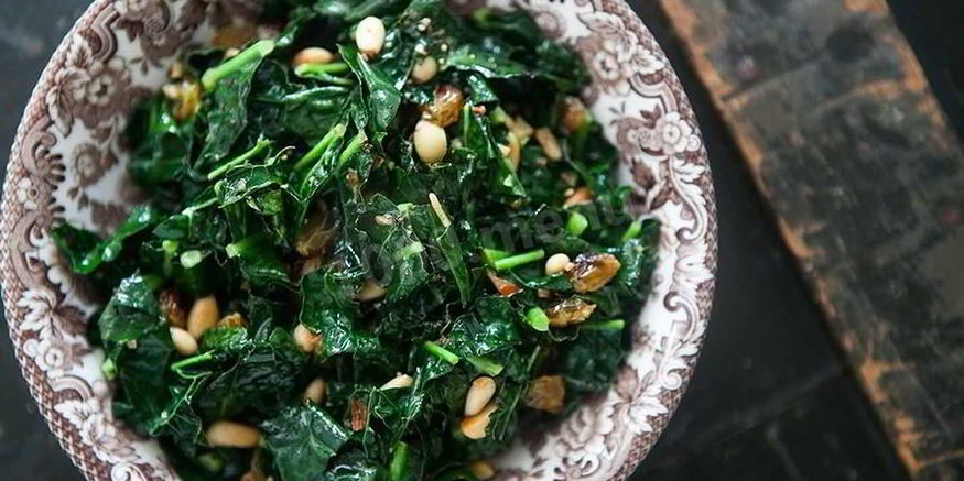 Рецепт гарнира из мангольда с кедровыми орешками и изюмом