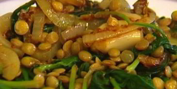 чечевица со шпинатом, тмином и кориандром