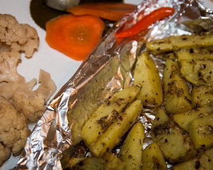 Картофель по-деревенски с чесноком