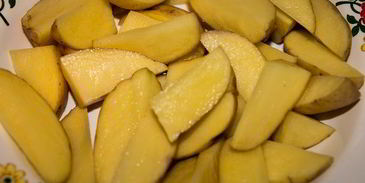 картофель по-деревенски с чесноком