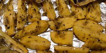 картофель по-деревенски с чесноком