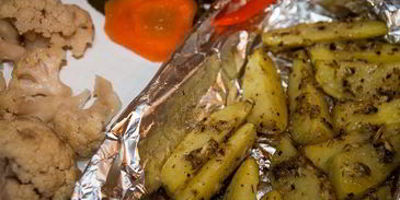 картофель по-деревенски с чесноком