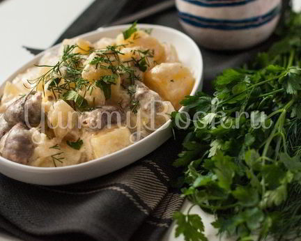 Картофель с куриными сердечками в мультиварке