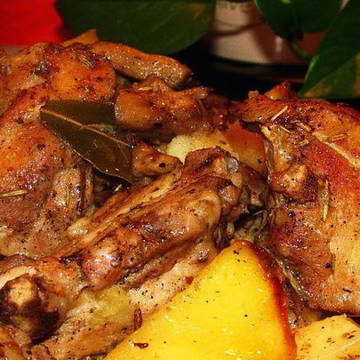 Картофель с курицей в духовке