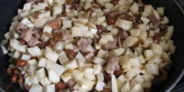 картошка с грибами опятами жареная