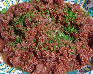 Красный рис с купатами и радиккио