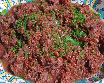 Красный рис с купатами и радиккио