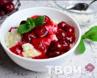 Молочный рис с вишней