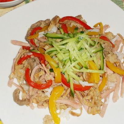 Нику тяхан — жареный рис с говядиной