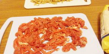 нику тяхан — жареный рис с говядиной