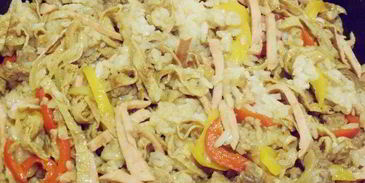 нику тяхан — жареный рис с говядиной