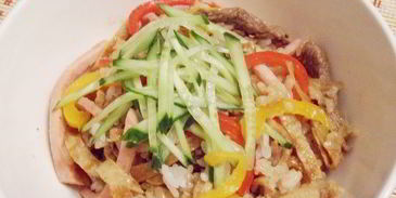 нику тяхан — жареный рис с говядиной